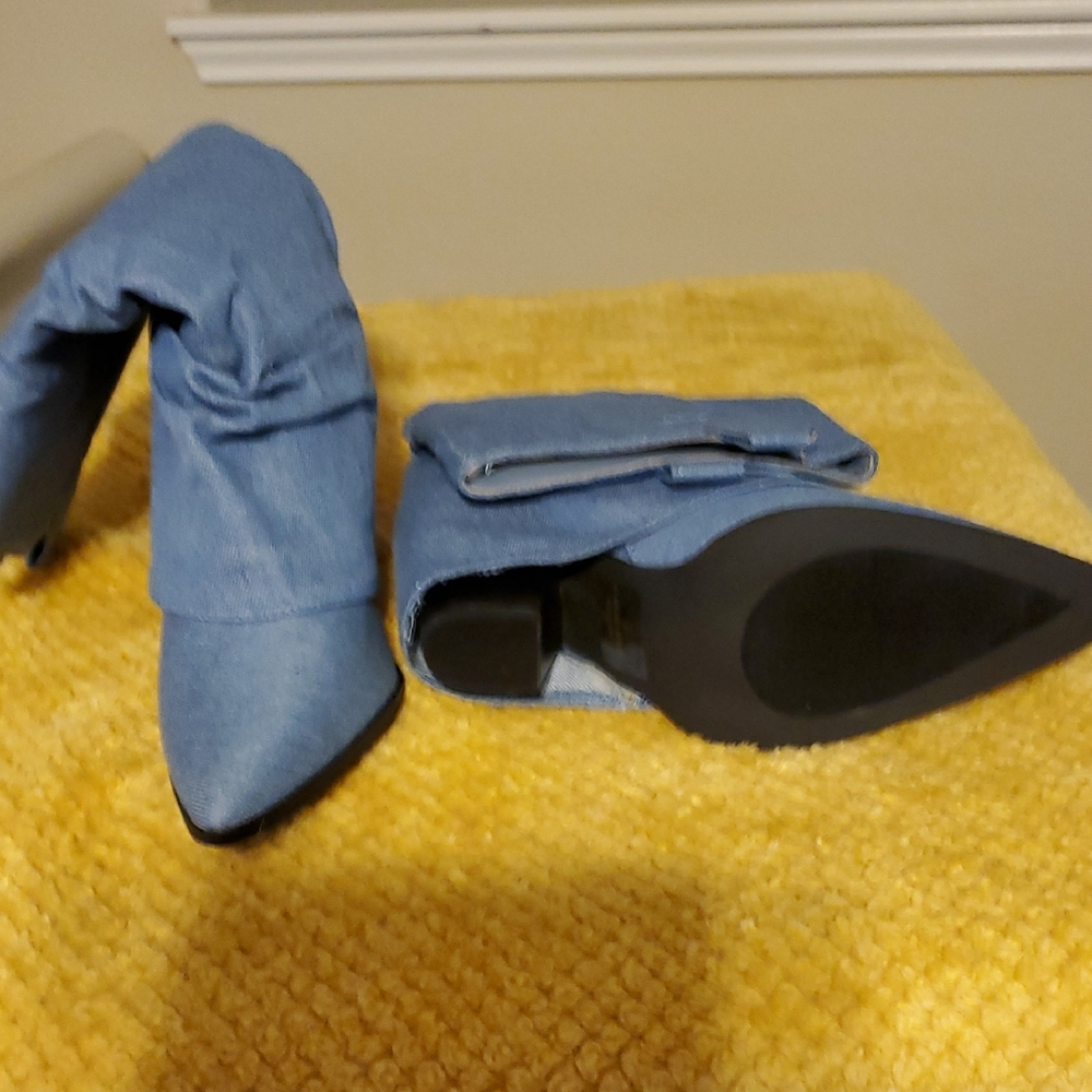 Medium blue boots Size 9, Fashion nova.